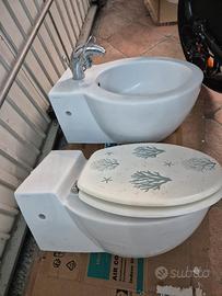 coppia di sanitari sospesi