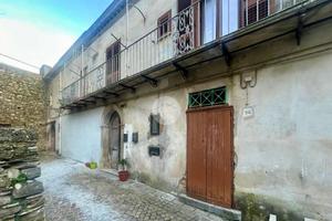 3 LOCALI A SANTA MARINA