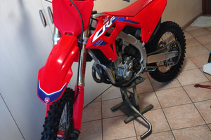 CRF 250 r 2024 Red moto