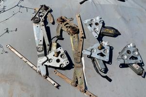 Alzavetri elettrici Nissan Patrol GR Y 60