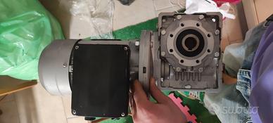 Motoriduttore trifase