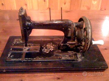 Macchina da cucire SINGER a manovella