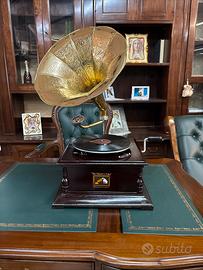 Grammofono quadrato con tromba