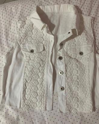 Gilet bianco con bottoni e ricami