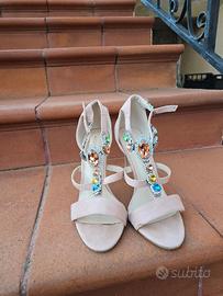 Sandali scamosciati rosa, con gemme