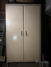 Armadio in metallo anni 70 clor crema