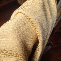 scampolo stoffa dorata con piccola fantasia 