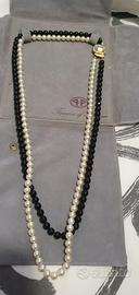 collana in perle bianche e nere...