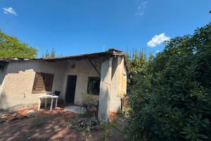 Morena: villino indipendente da ristrutturare
