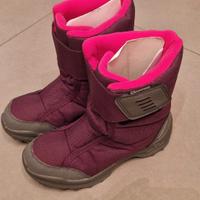 Scarponcini da neve e calzini nuovi.