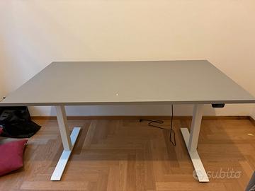 scrivania regolabile in altezza Ikea