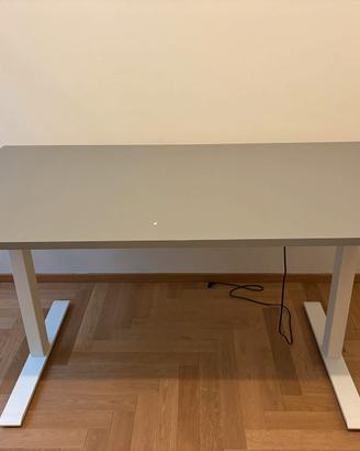 scrivania regolabile in altezza Ikea