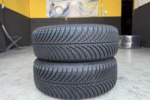 2 Gomme 215/60R16 Goodyear 4 Stagioni 95% residui