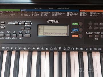 pianola YAMAHA 