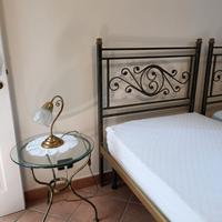 Tavolino tondo in vetro / Comodino – elegante