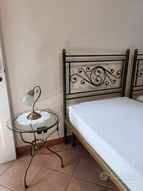 Tavolino tondo in vetro / Comodino – elegante