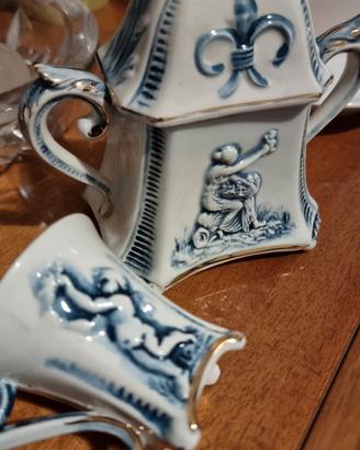 set tazzine piu teiere capodimonte 