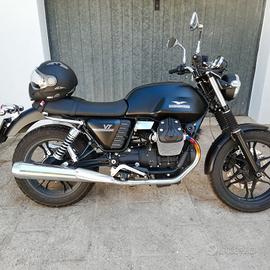 Moto Guzzi V7 