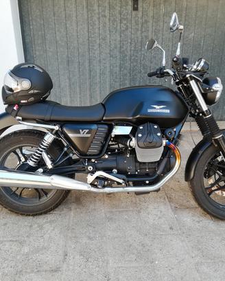 Moto Guzzi V7 