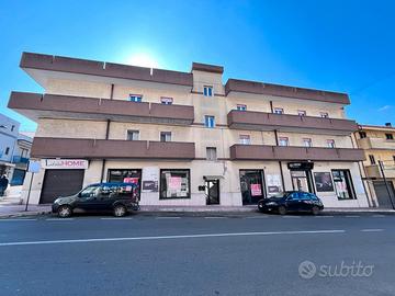 LOCALE COMMERCIALE con n°6 vetrine su via Roma