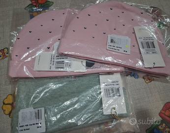 berrett/cappellinii per neonati, 3/6 mesi. 
nuovi