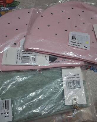 berrett/cappellinii per neonati, 3/6 mesi. 
nuovi