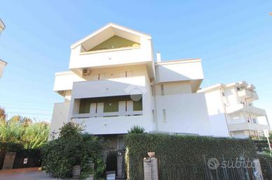 3 LOCALI A FRANCAVILLA AL MARE