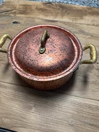 Pentola in rame con coperchio