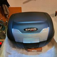 Top case SHAD SH40 con piastra di fissaggio.