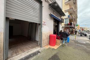 NEGOZIO A NAPOLI