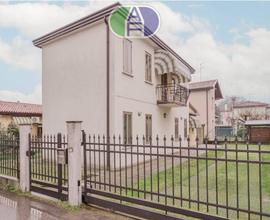 MIRA CASA SINGOLA CON GIARDINO