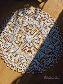 Centrino uncinetto fatto a mano bianco