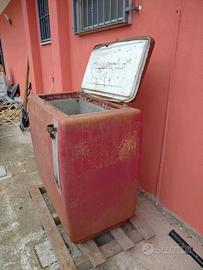 Frigorifero a pozzetto coca cola. 