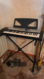 Tastiera Yamaha PSR-125 con supporto, leggio e acc