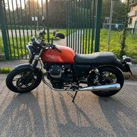 Moto Guzzi V7 II stone