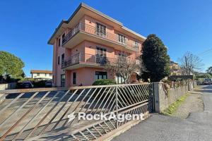 Immobile di 820 m² a San Giuliano Terme