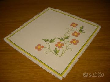 CENTROTAVOLA, MOTIVO FLOREALE RICAMATOA PC-39X40cm