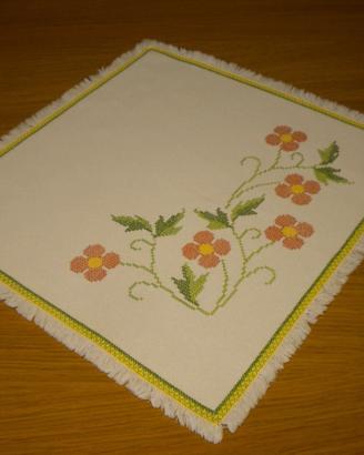 CENTROTAVOLA, MOTIVO FLOREALE RICAMATOA PC-39X40cm