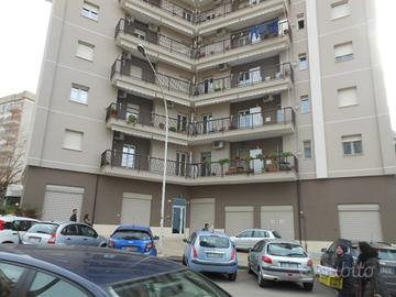 Appartamento con terrazzo in via F. Turati