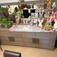 Credenza moderna con specchio