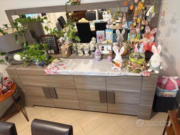 Credenza moderna con specchio