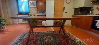 tavolo vintage con due prolunghe e 6 sedie