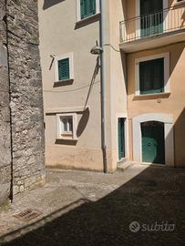 Casa da ristrutturare a Vico nel Lazio (FR)