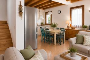 Casa indipendente di testa con giardino
