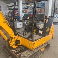MINI ESCAVATORE JCB 16