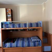 Letto a castello con gradini