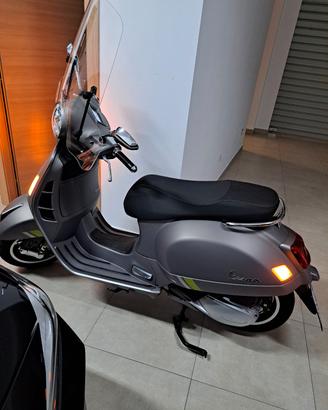 vespa 300gts super tech