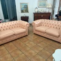 Coppia divani chesterfield