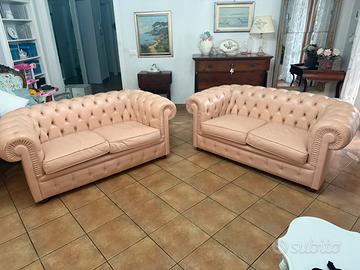 Coppia divani chesterfield