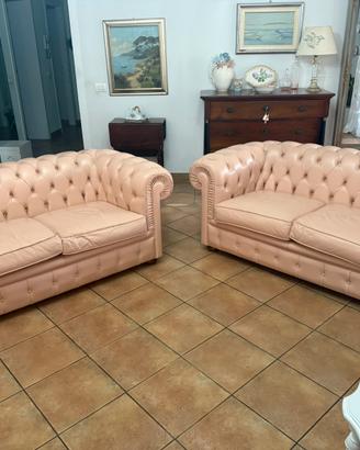 Coppia divani chesterfield